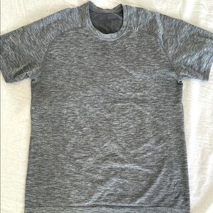 Bundle of TWO men’s Lululemon Metal Vent Tech Tshirt - M